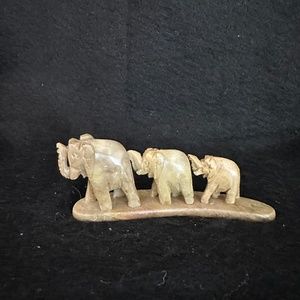 Chelsea , Elephants, Line of three in a row, figurine.